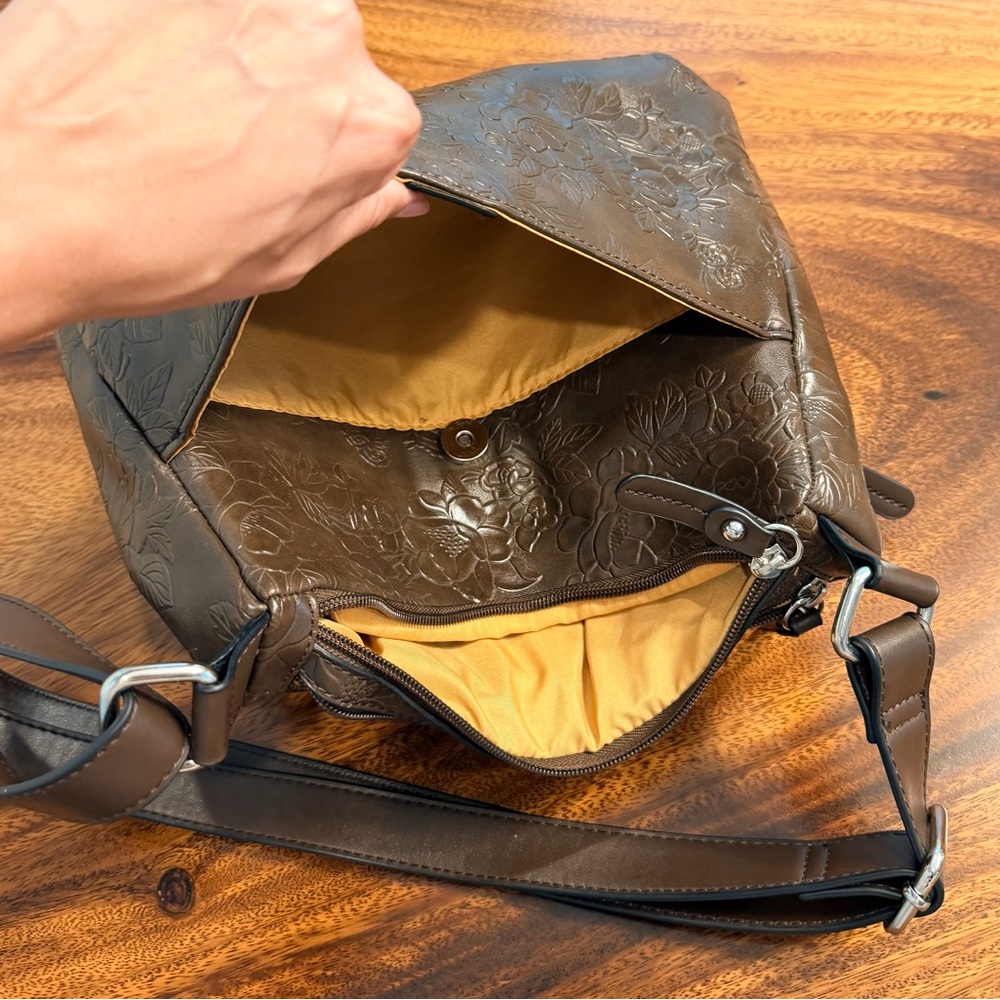 Giani Bernini Brown Embossed Leather Shoulder Bag - Picture 10 of 12
